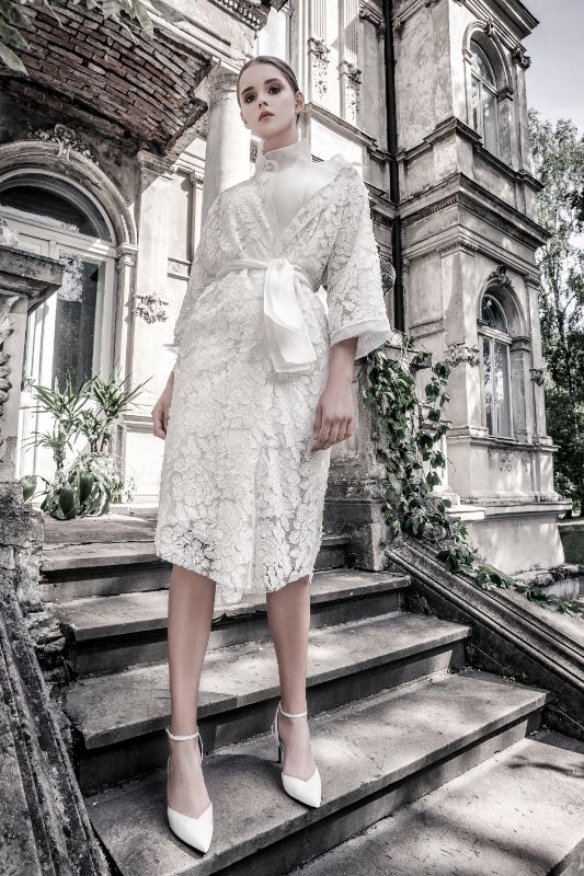 4043 lace cape